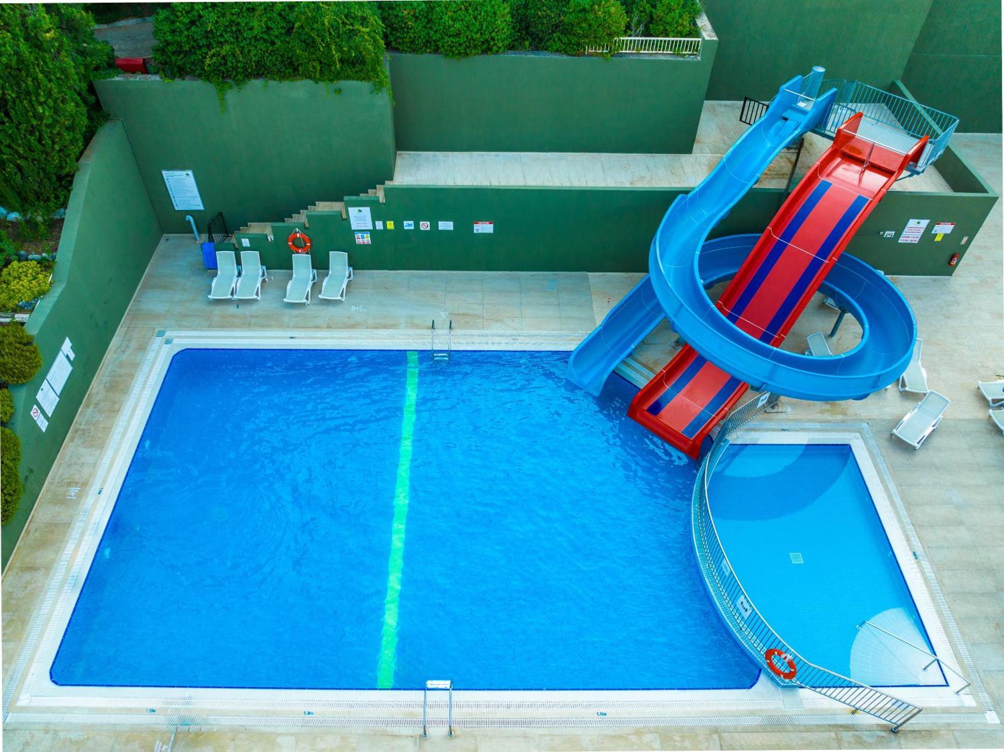 Labranda Mares Marmaris Hotel Eksteriør billede Aerial view of the swimming pool